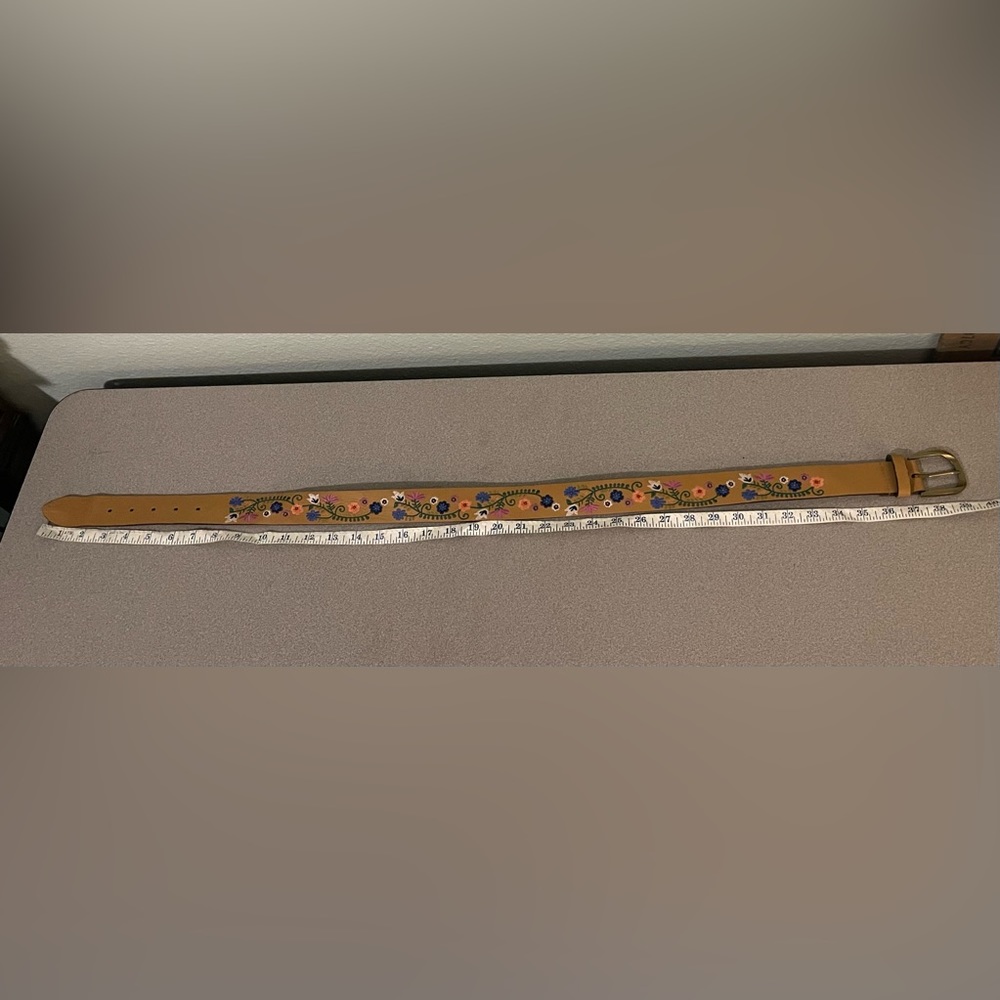 Women’s floral embroidered belt size s/m - Picture 4 of 4